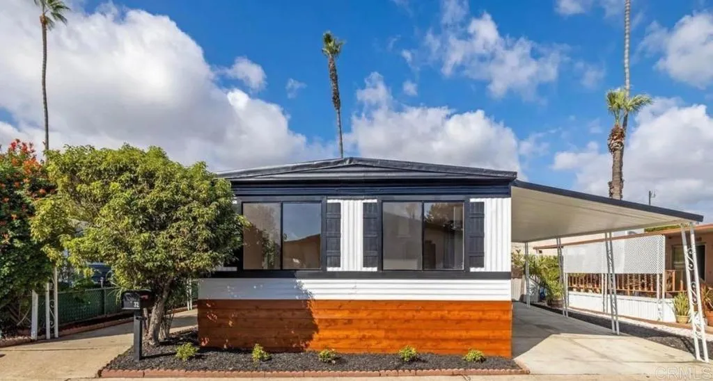 2515 Sweetwater Road, Unit 32 Spring Valley, CA 91977 - Photo 2 of 11 a view of a house with a fountain