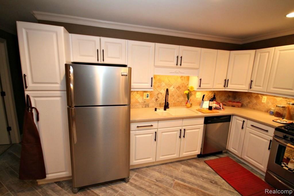 2030 Grace Avenue Rochester, MI 48309 - Photo 11 of 31 11.jpg