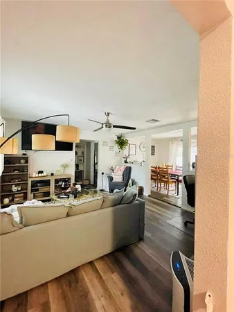 $2,900 | 2419 Wells Avenue, Sarasota, FL 34232