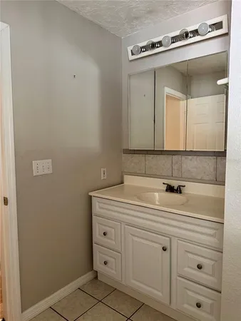 $2,900 | 2419 Wells Avenue, Sarasota, FL 34232