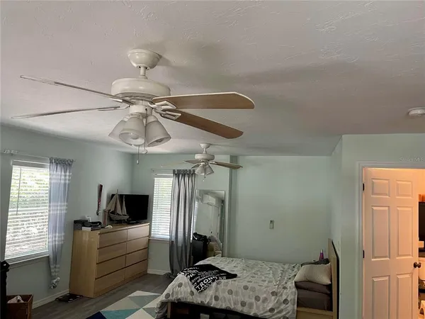 $2,900 | 2419 Wells Avenue, Sarasota, FL 34232