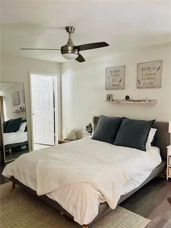 $2,900 | 2419 Wells Avenue, Sarasota, FL 34232