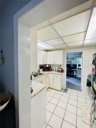 $2,900 | 2419 Wells Avenue, Sarasota, FL 34232