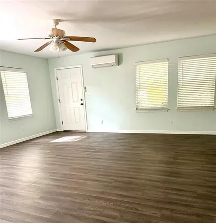 $2,900 | 2419 Wells Avenue, Sarasota, FL 34232