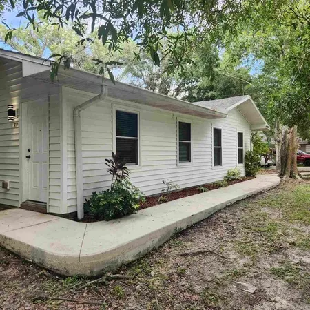 $2,900 | 2419 Wells Avenue, Sarasota, FL 34232