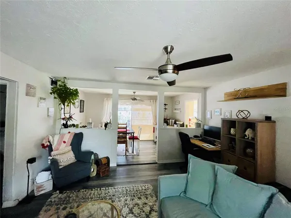 $2,900 | 2419 Wells Avenue, Sarasota, FL 34232