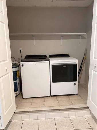 $2,900 | 2419 Wells Avenue, Sarasota, FL 34232