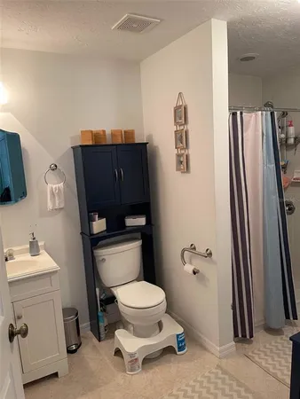 $2,900 | 2419 Wells Avenue, Sarasota, FL 34232