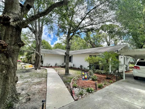 $2,900 | 2419 Wells Avenue, Sarasota, FL 34232
