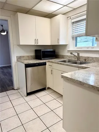 $2,900 | 2419 Wells Avenue, Sarasota, FL 34232