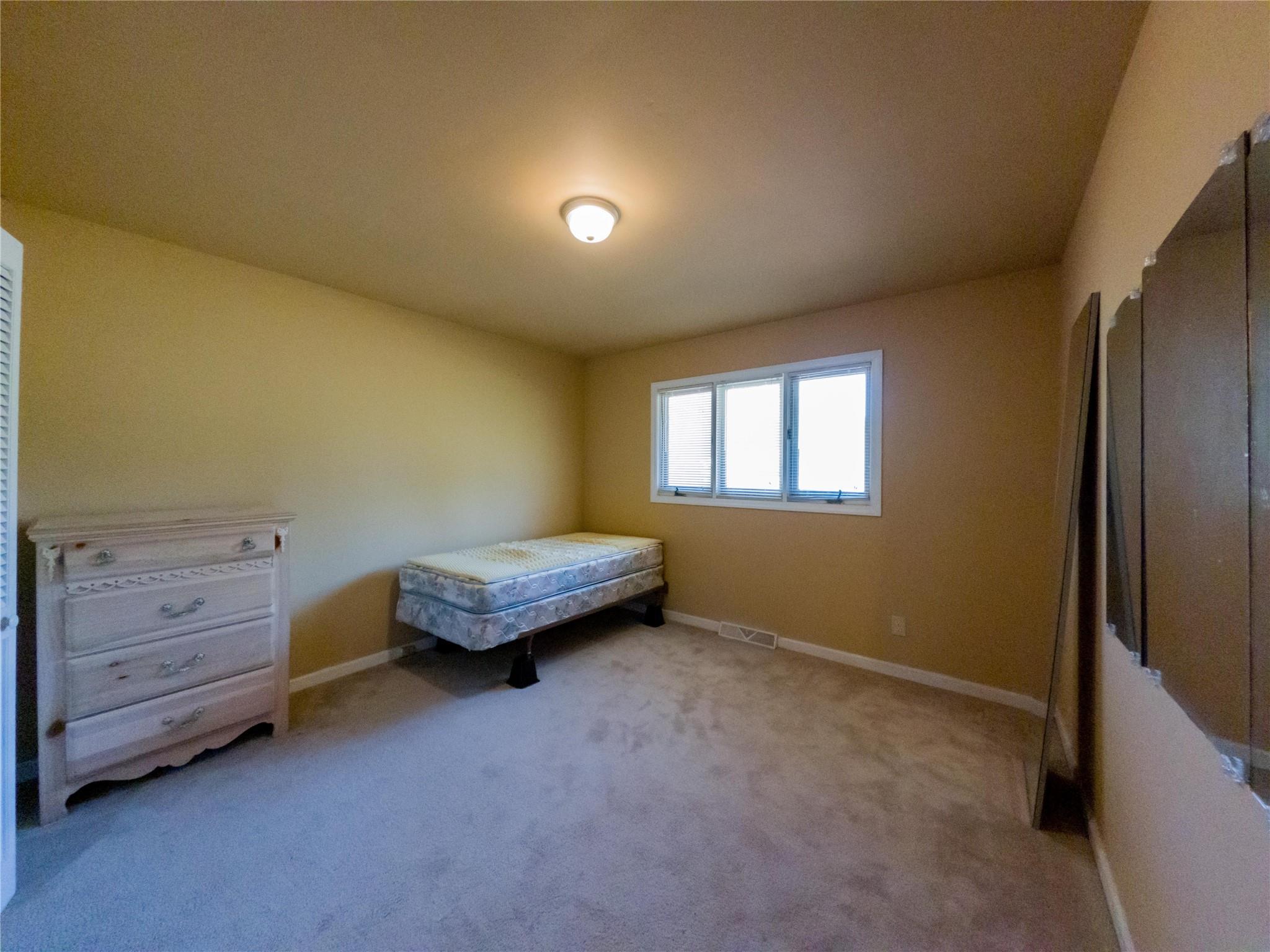 4910 Lakeview Road Charlotte, NC 28216 - Photo 14 of 26 a room with furniture and window