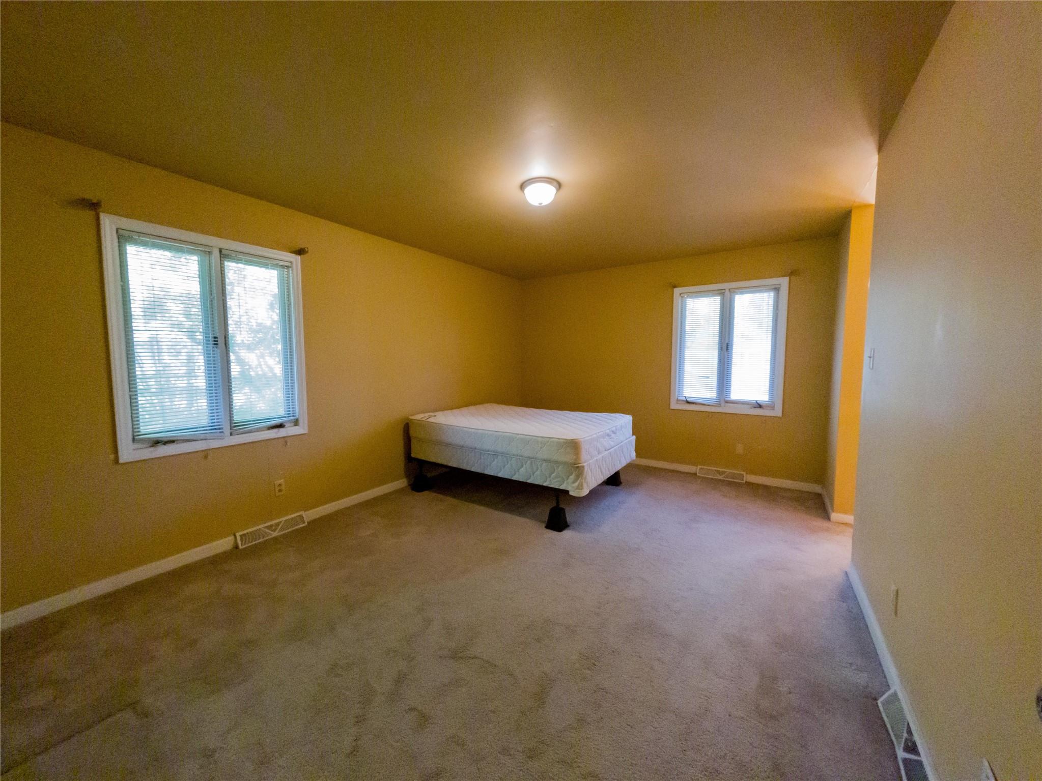 4910 Lakeview Road Charlotte, NC 28216 - Photo 19 of 26 a room with a bed and window