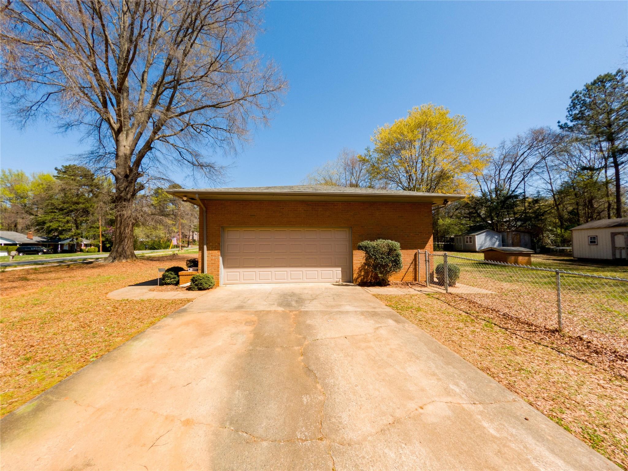 4910 Lakeview Road Charlotte, NC 28216 - Photo 4 of 26 a view of parking with sink