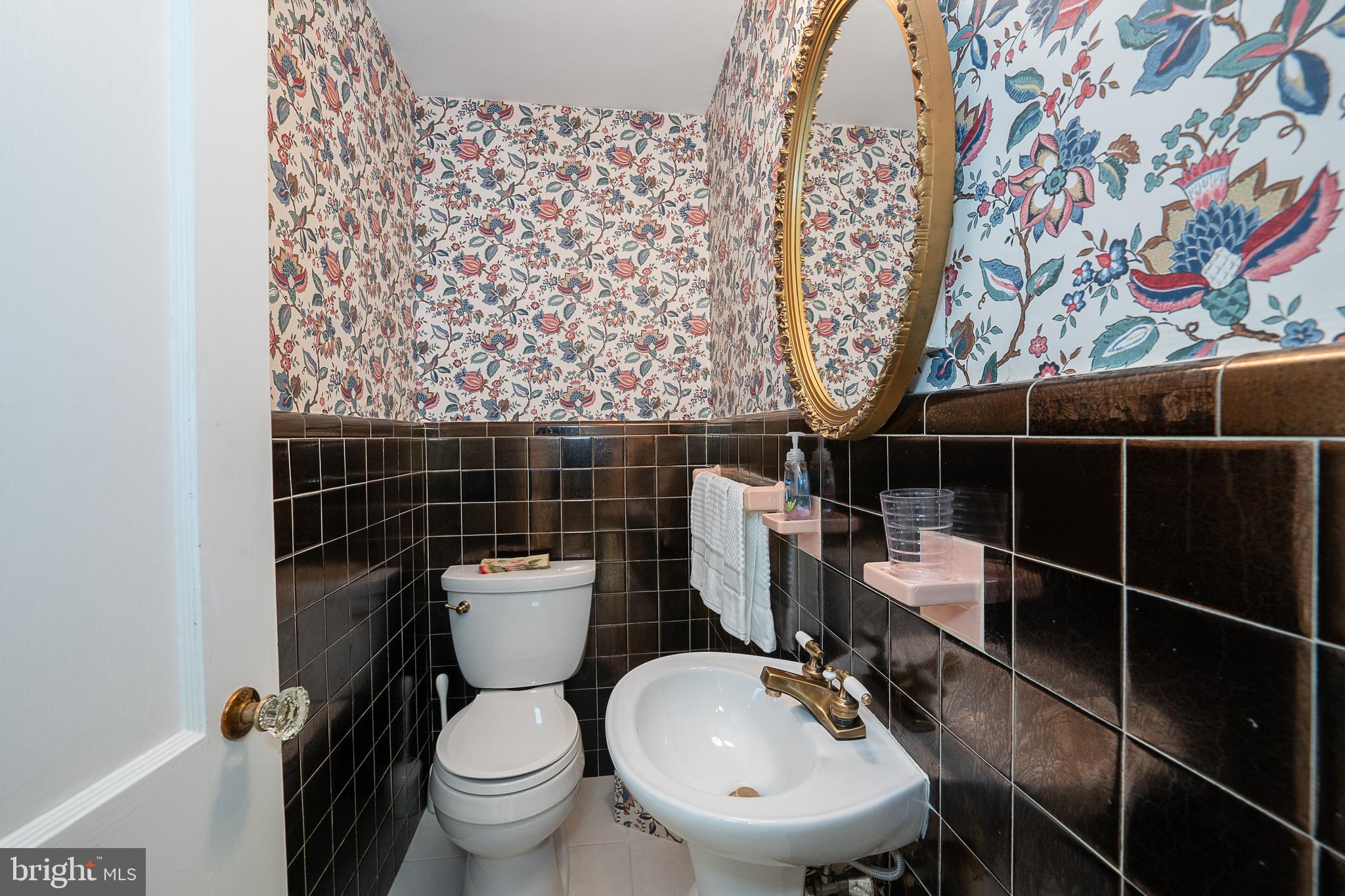 406 Briarwood Road Wallingford, PA 19086 - Photo 18 of 37 Half Bath on Main Level