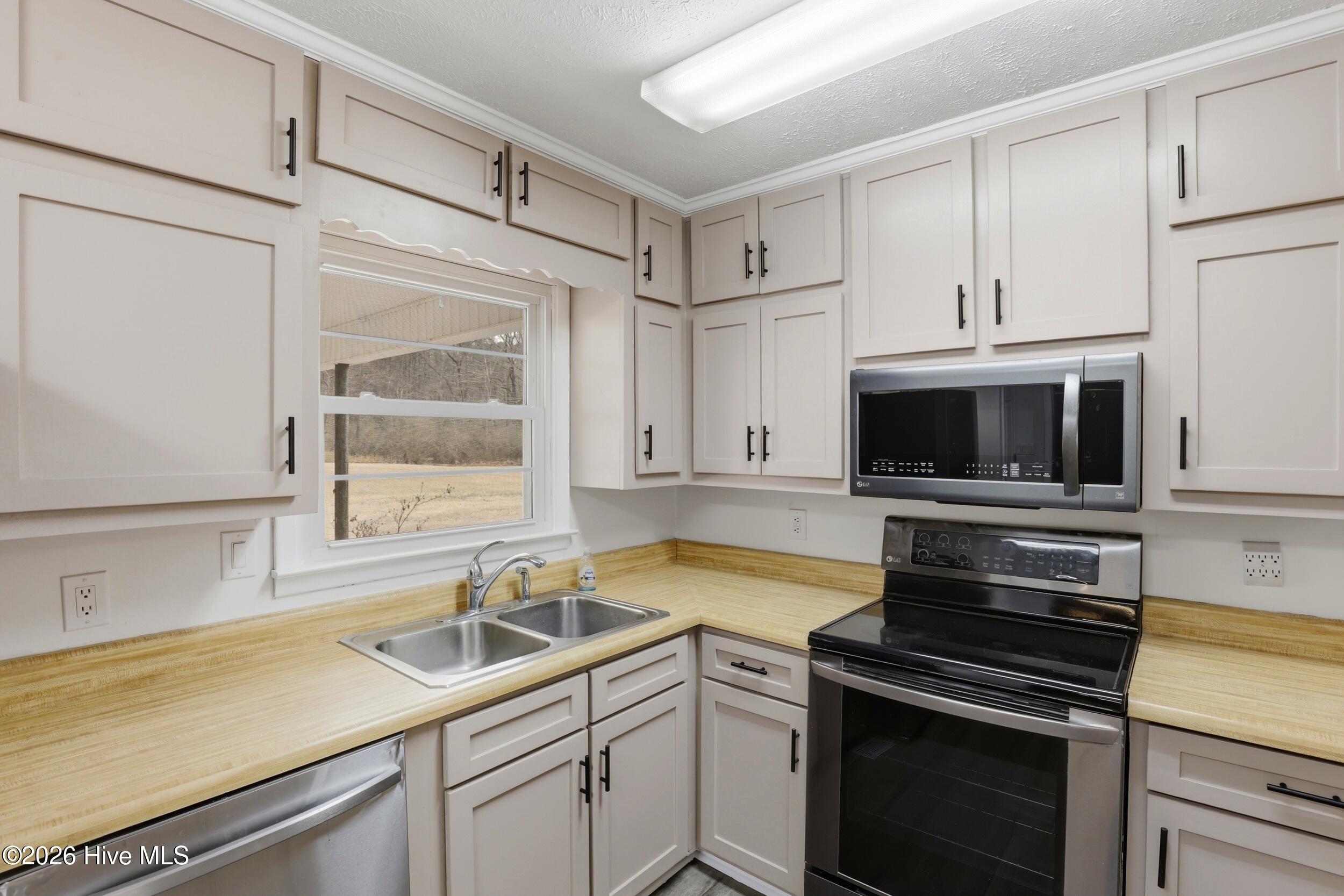 641 Haws Run Road Jacksonville, NC 28540 - Photo 13 of 83 11_641_haws_run_rd_011