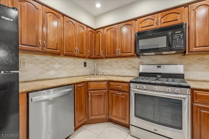 83 Patriots Road Morris Plains, NJ 07950 - Photo 13 of 22