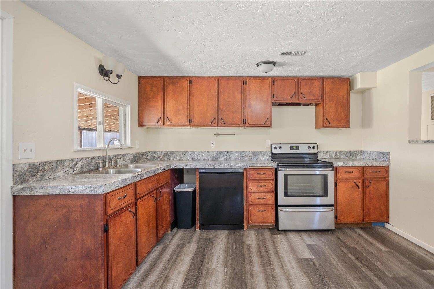 7504 North Pleasant Prairie Road Spokane, WA 99217 - Photo 14 of 38