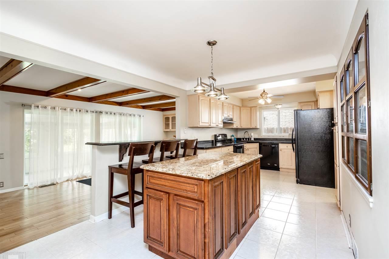 21737 River Road Grosse Pointe, MI 48236 - Photo 9 of 53 50025521-10.JPG