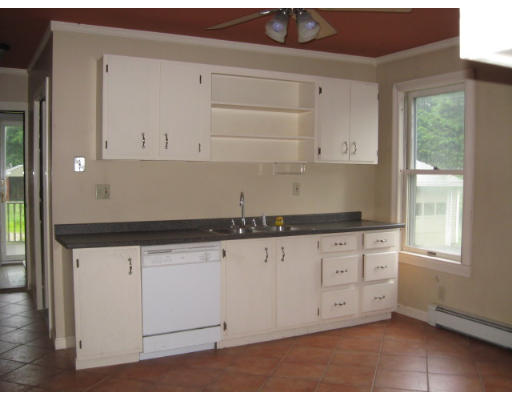 54 Spofford Road Worcester, MA 01607 - Photo 5 of 12 Gallery Image 5