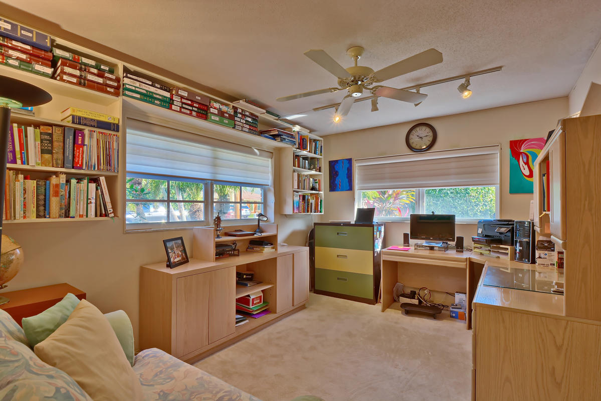 844 Forsyth Street Boca Raton, FL 33487 - Photo 16 of 26 Office/sitting room in master suite