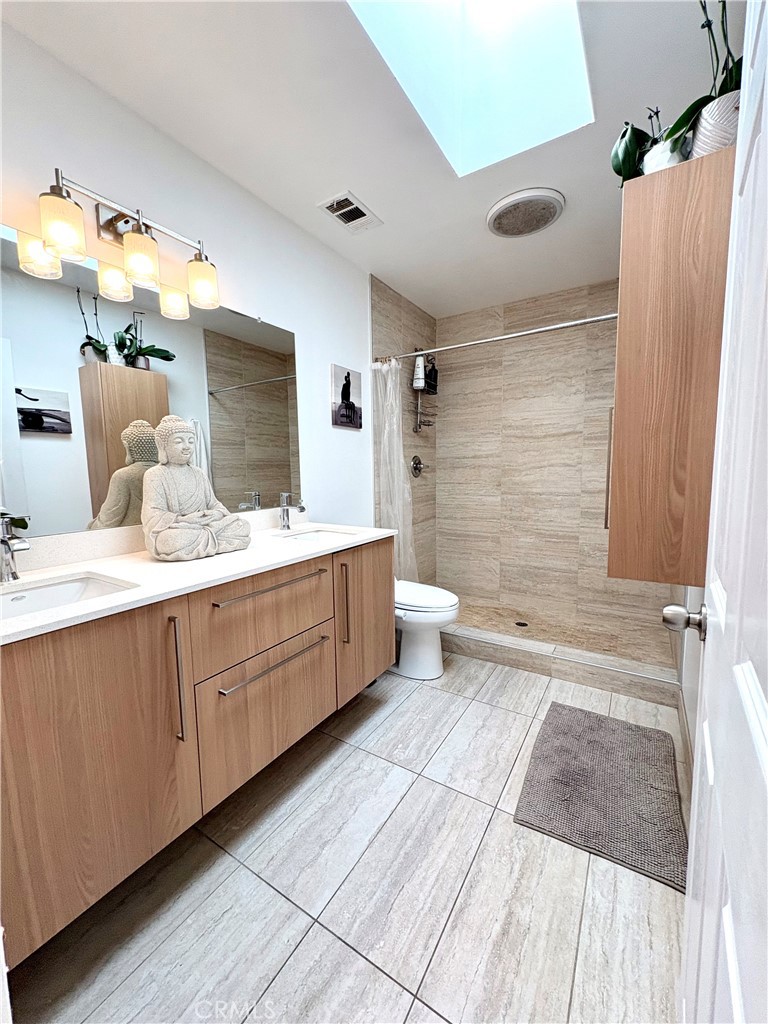 11113 Ratliffe Street Norwalk, CA 90650 - Photo 32 of 65 Master Bathroom