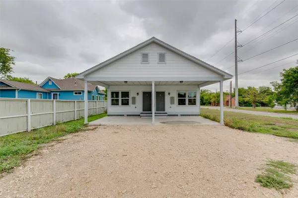 $1,395 | 412 Booth Street, Unit A, Taylor, TX 76574