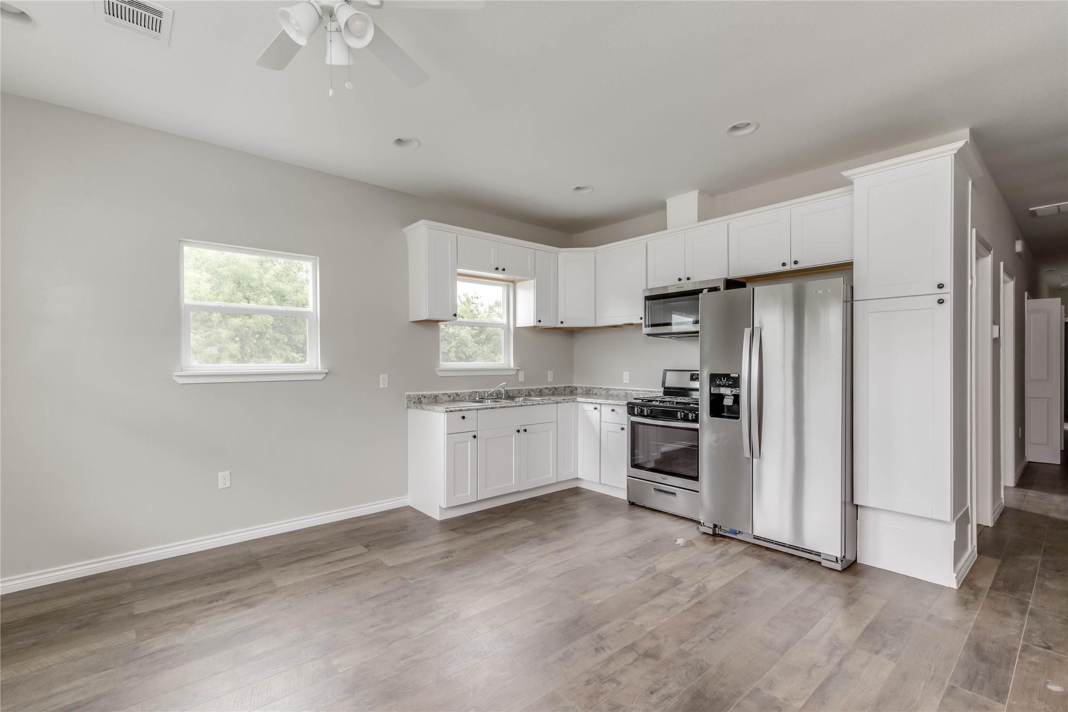 412 Booth Street, Unit A Taylor, TX 76574 - Photo 3 of 22