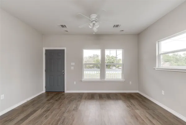 $1,395 | 412 Booth Street, Unit A, Taylor, TX 76574