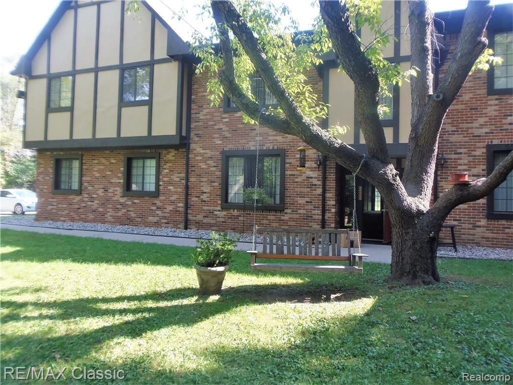 2049 Duck Lake Road North, Unit 5 Highland, MI 48356 - Photo 1 of 15