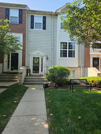 $2,650 | 208 Comstock Drive, Elgin, IL 60124