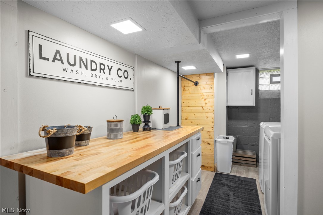 11492 Ridge Road North Royalton, OH 44133 - Photo 25 of 32 Large laundry room