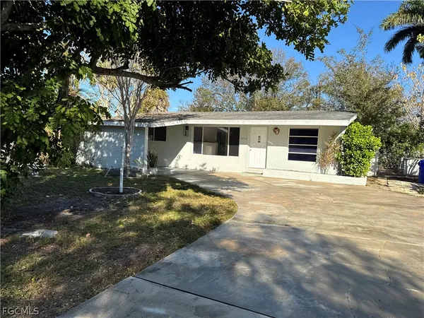 $1,785 | 2953 Magnolia Street, Fort Myers, FL 33901