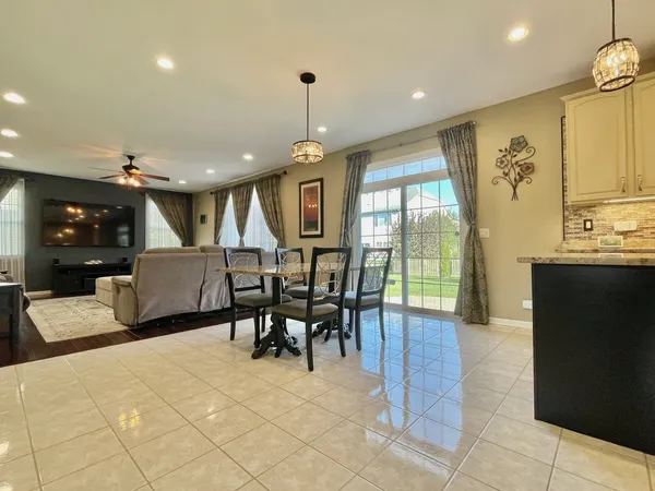 $469,000 | 1055 Christine Lane, Antioch, IL 60002