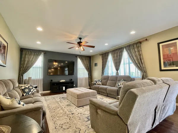 $469,000 | 1055 Christine Lane, Antioch, IL 60002