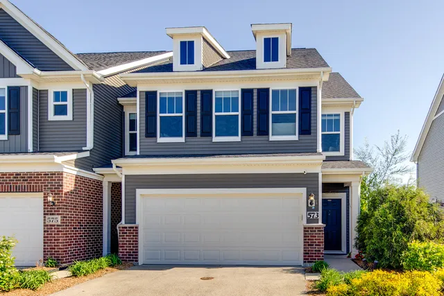 $2,895 | 573 Watercress Drive, Aurora, IL 60504