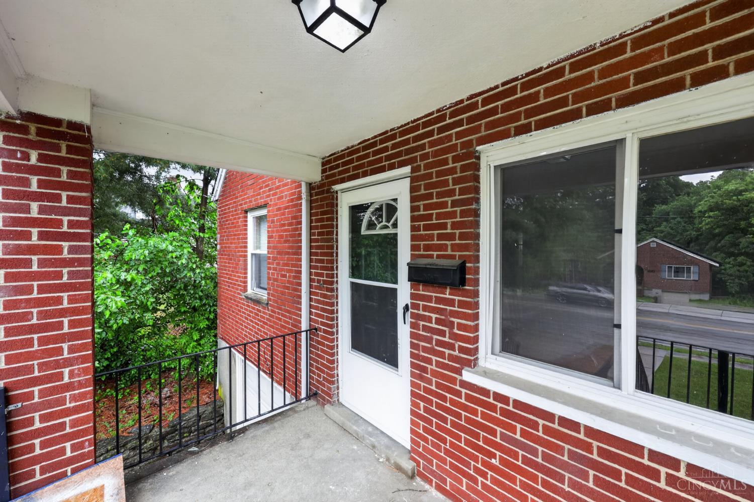 1398 Adams Road Cincinnati, OH 45231 - Photo 4 of 30