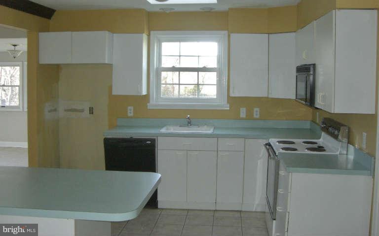 314 Bluegrass Lane Hampstead, MD 21074 - Photo 2 of 8 Kitchen