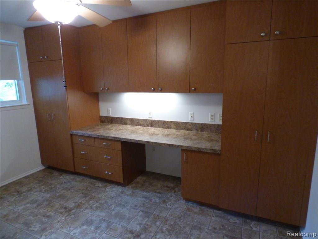 29809 North Rutherland Street Southfield, MI 48076 - Photo 6 of 26 P1010195.JPG