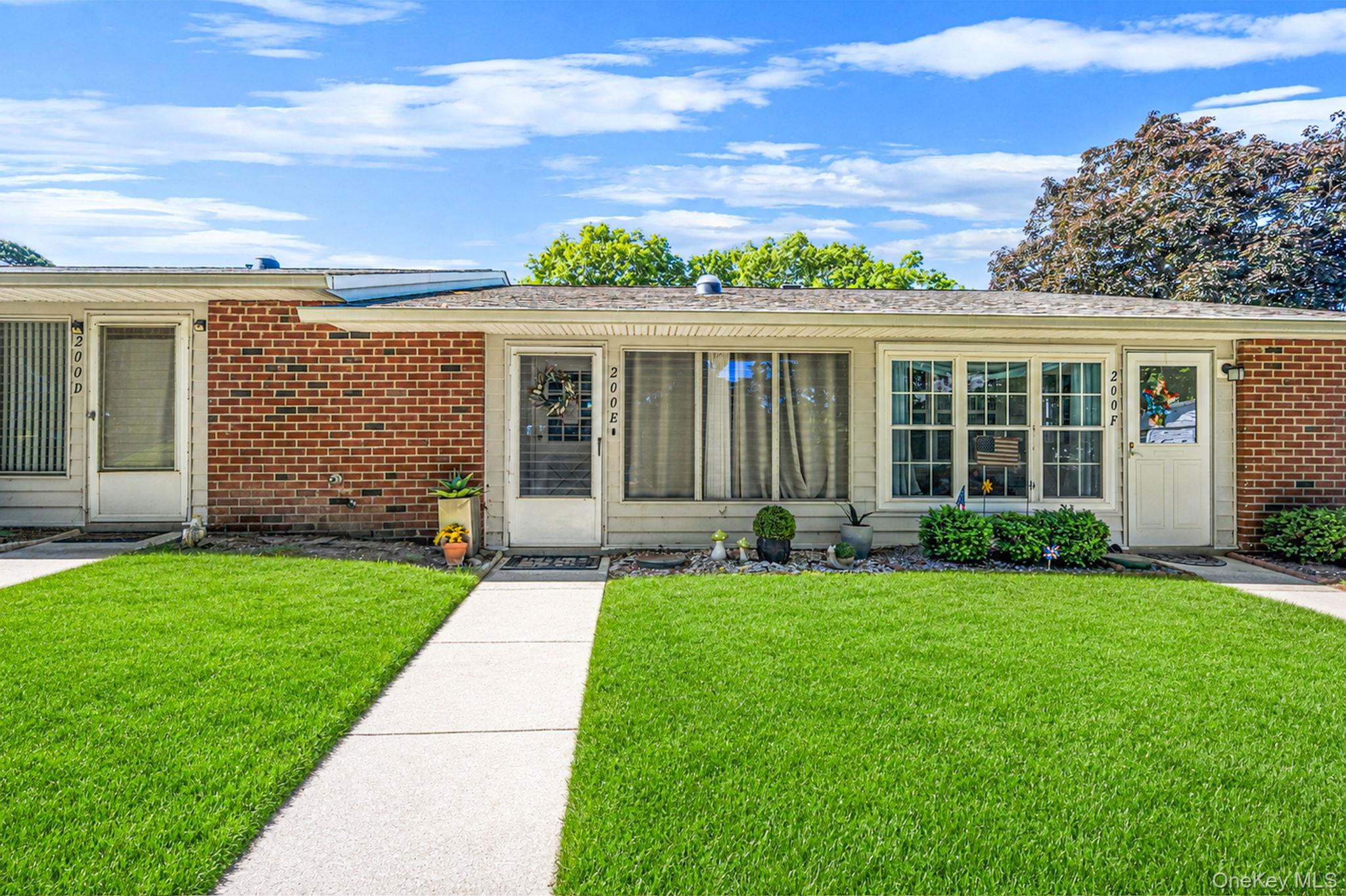 200 Newcastle Court, Unit E Ridge, NY 11961 - Photo 2 of 20