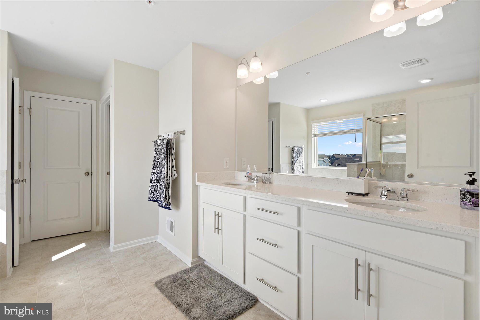 691 Stonegate Road Westminster, MD 21157 - Photo 22 of 36 Luxury bath with dual sinks