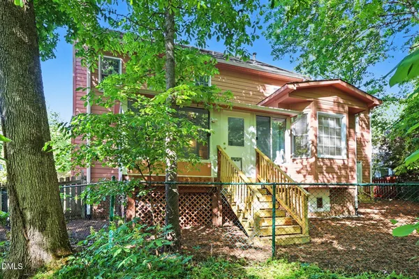 $674,900 | 104 North Crabtree Knoll, Chapel Hill, NC 27514