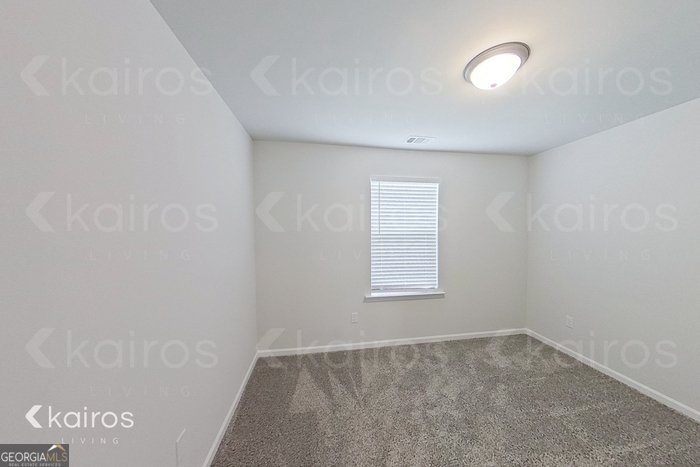 205 Redwood Court Springfield, GA 31329 - Photo 8 of 13 an empty room with a window
