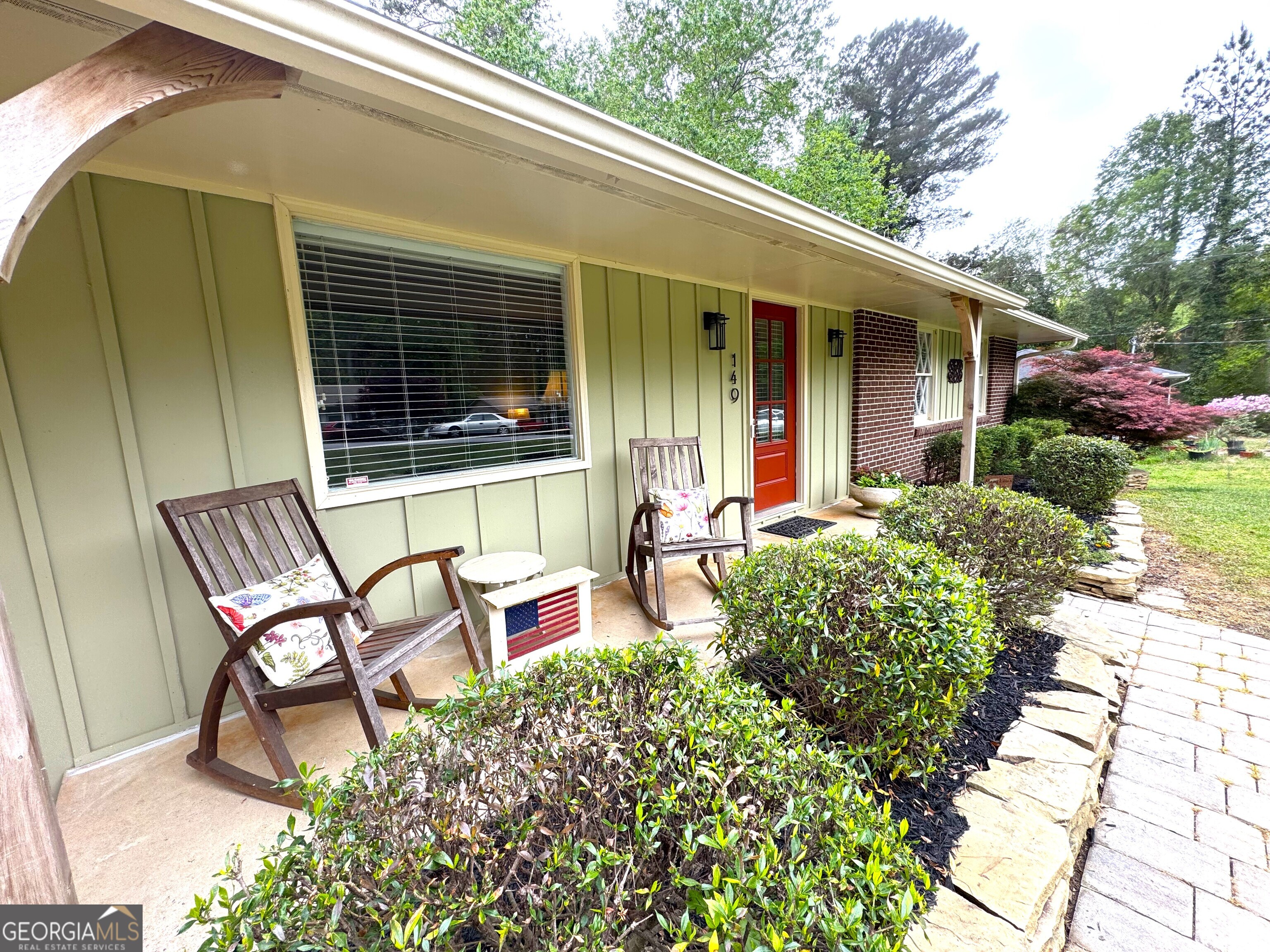 149 Caroline Avenue Athens, GA 30606 - Photo 41 of 42 a front view of a house with garden