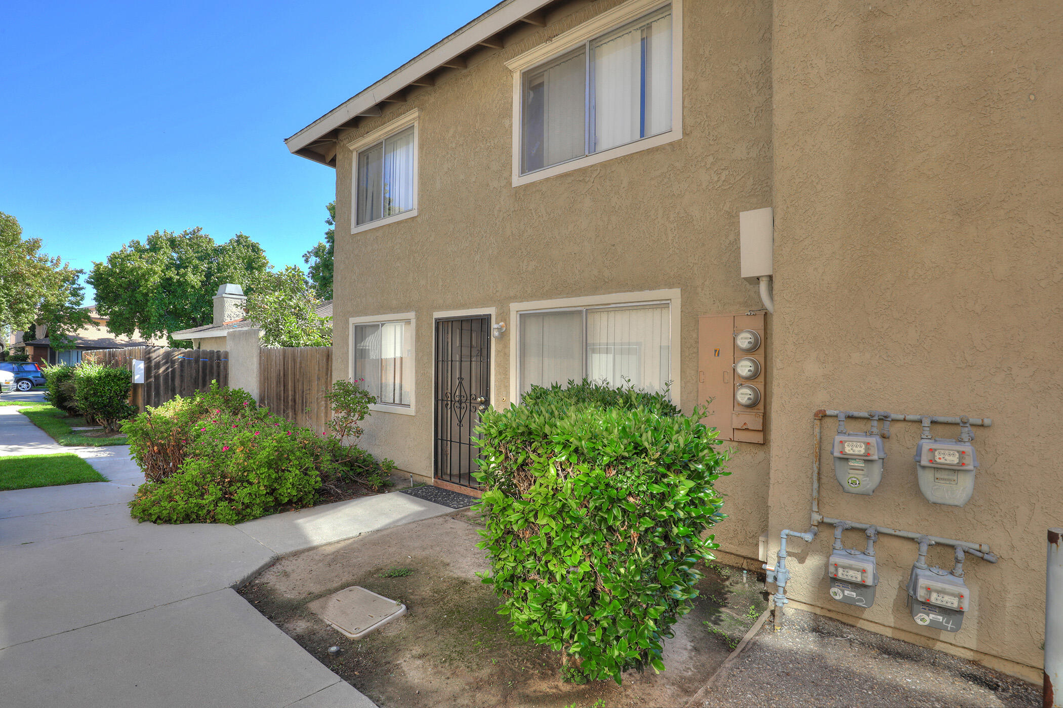 1310 Hull Place Oxnard, CA 93030 - Photo 7 of 8 a front view of a house with garden