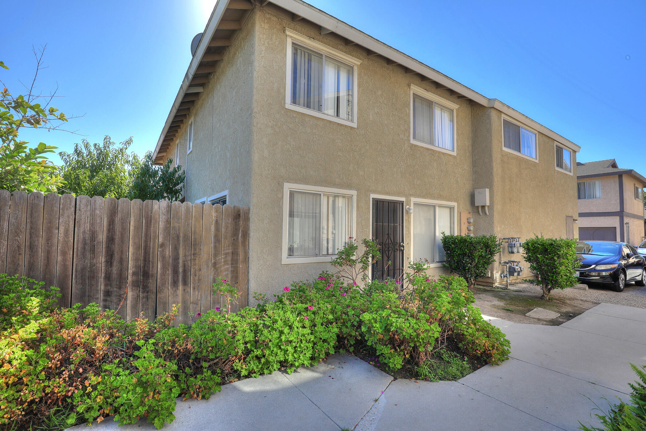 1310 Hull Place Oxnard, CA 93030 - Photo 8 of 8 a house view with a garden space