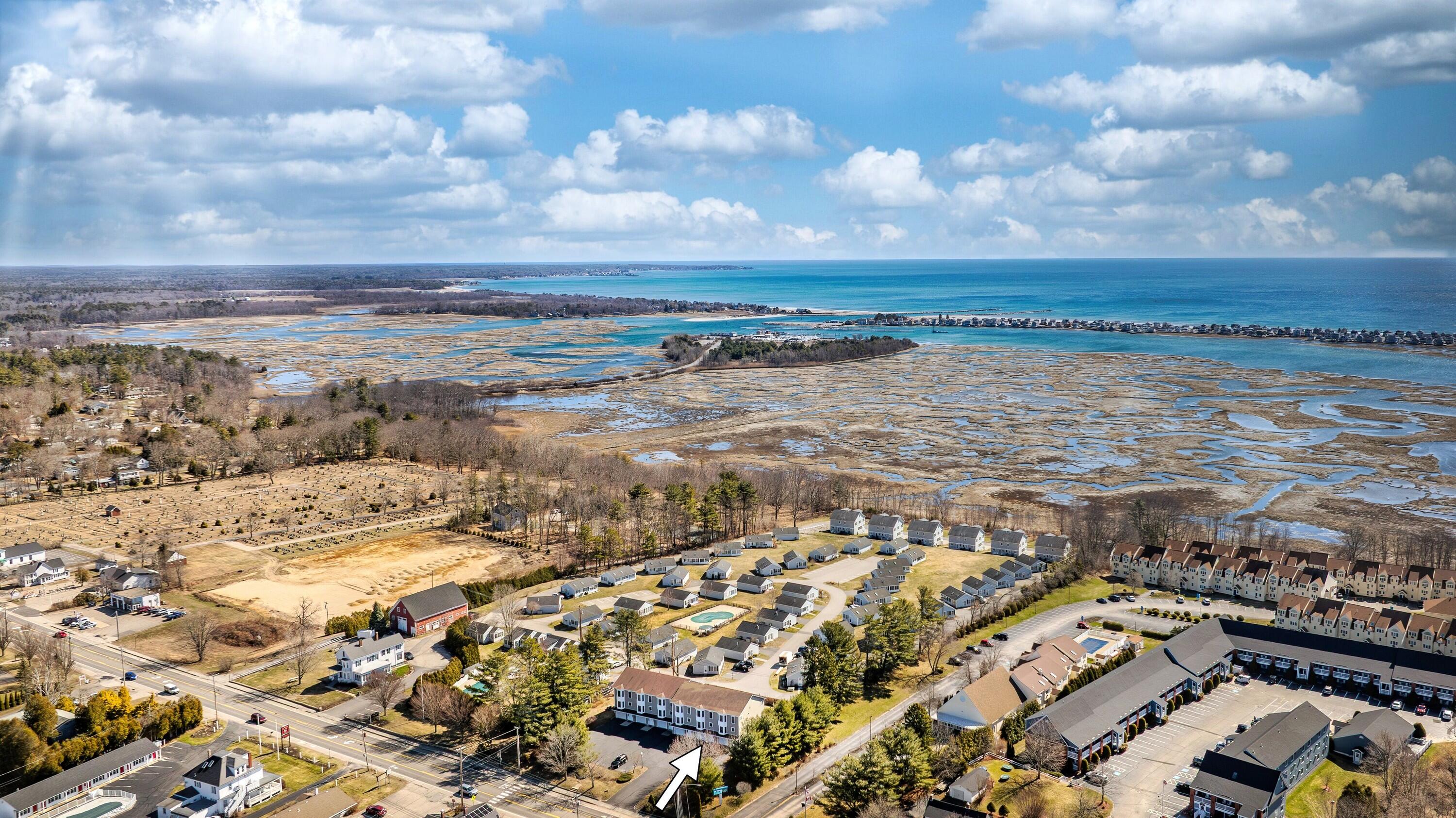 1383 Post Road, Unit 5 Wells, ME 04090 - Photo 2 of 80 1383 Post Road, Wells, Unit 5 w_arrows-