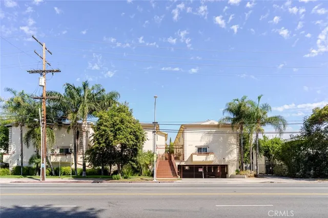 $525,000 | 15053 Victory Boulevard, Unit 5, Van Nuys, CA 91411
