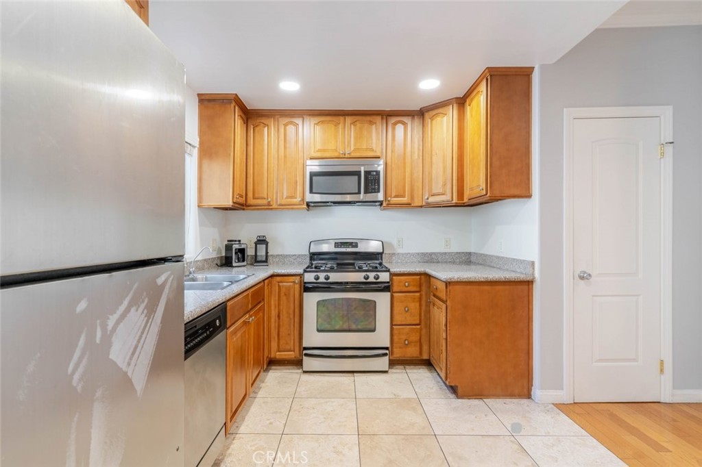 15053 Victory Boulevard, Unit 5 Van Nuys, CA 91411 - Photo 12 of 26