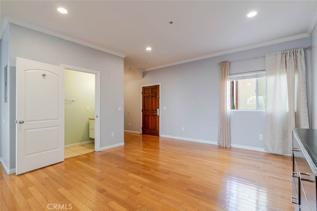 15053 Victory Boulevard, Unit 5 Van Nuys, CA 91411 - Photo 6 of 26