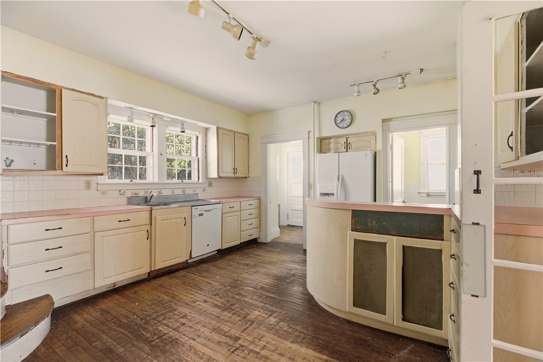 5 Lowden Street Pawtucket, RI 02860 - Photo 11 of 41